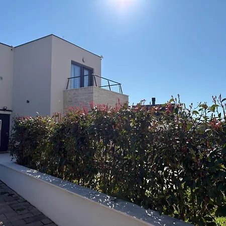 S Bazenom Villa *
