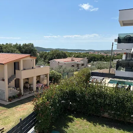 S Bazenom Villa *