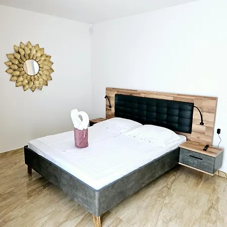 S Bazenom Villa Medulin