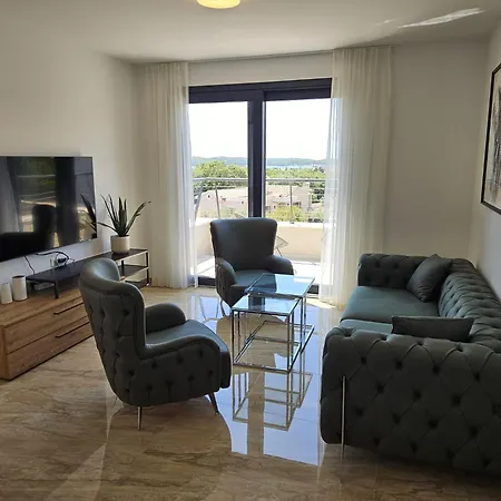 S Bazenom Villa