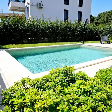 S Bazenom Villa *