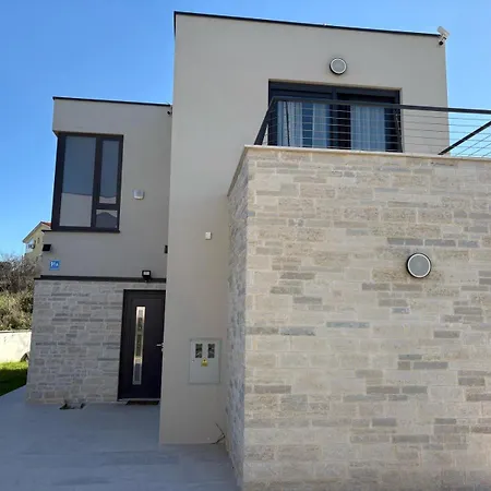 Villa S Bazenom *