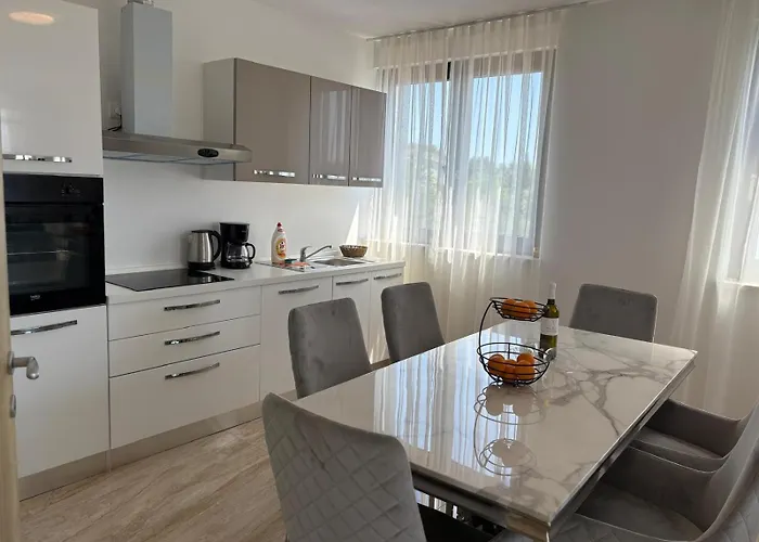 Vila S Bazenom Medulin