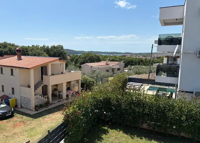 S Bazenom Villa *