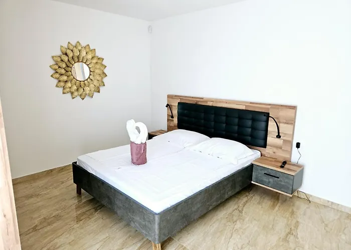 S Bazenom Villa Medulin